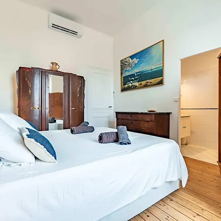 Elegant 130sqm Ac Square Gambetta Apartment Carcassonne