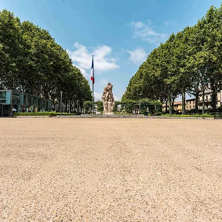 Elegant 130sqm Ac Square Gambetta Apartment *